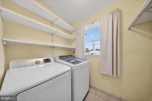 2318 SMITHS LN, Wilmington, DE 19810