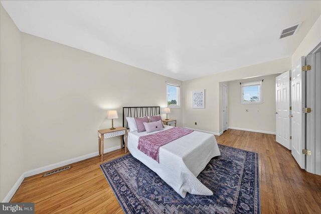 2318 SMITHS LN, Wilmington, DE 19810