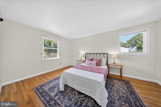 2318 SMITHS LN, Wilmington, DE 19810