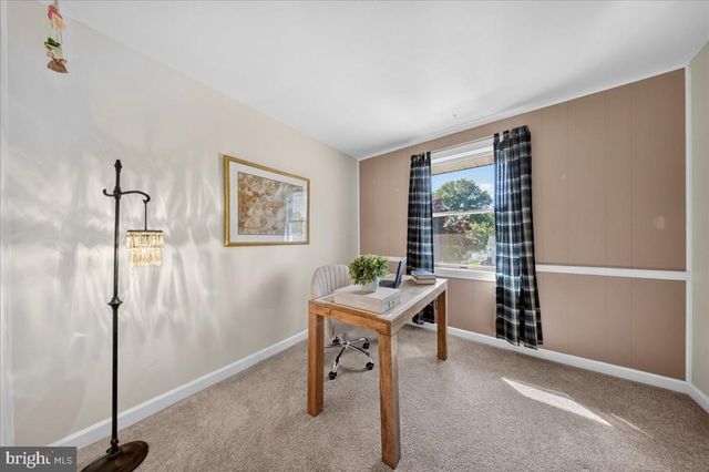 2318 SMITHS LN, Wilmington, DE 19810