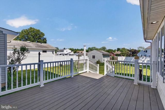 2318 SMITHS LN, Wilmington, DE 19810