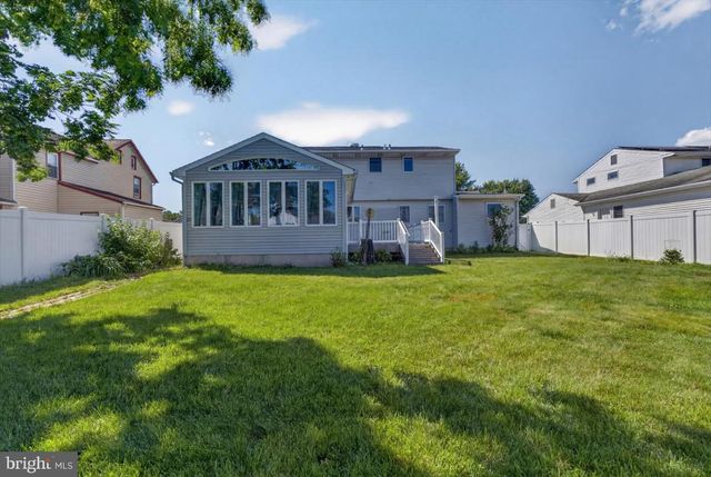2318 SMITHS LN, Wilmington, DE 19810