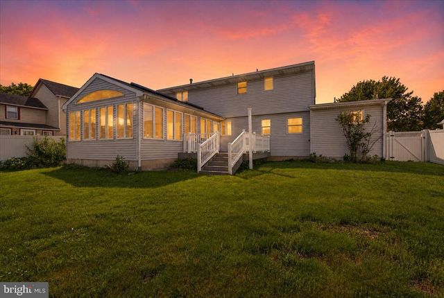 2318 SMITHS LN, Wilmington, DE 19810