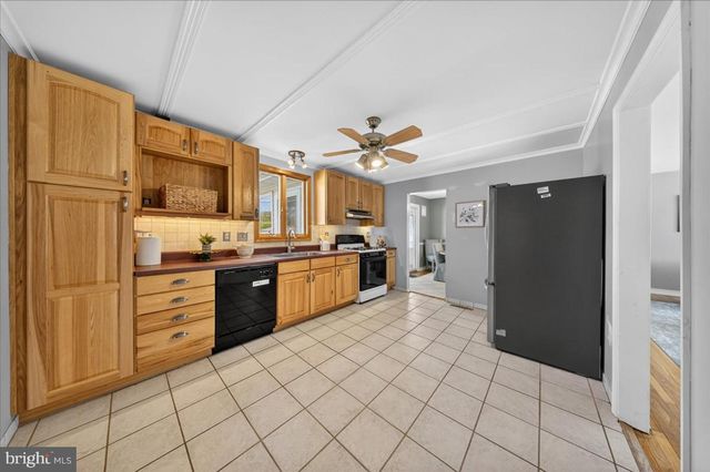 2318 SMITHS LN, Wilmington, DE 19810