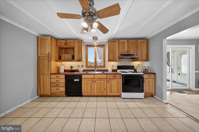2318 SMITHS LN, Wilmington, DE 19810
