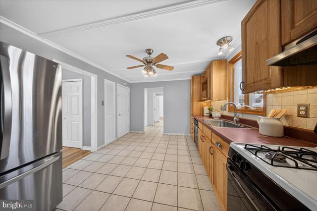 2318 SMITHS LN, Wilmington, DE 19810