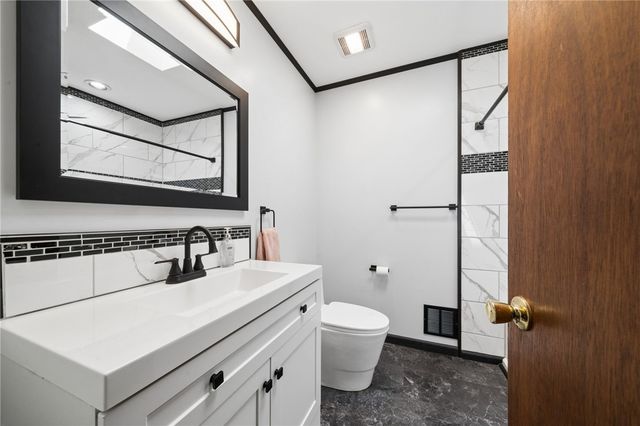 114 Fairview Dr, Penn Twp, PA 15642