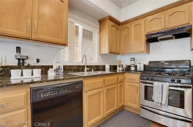 15735 Wyandotte, Lake Balboa, CA 91406