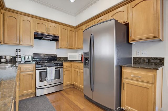 15735 Wyandotte, Lake Balboa, CA 91406