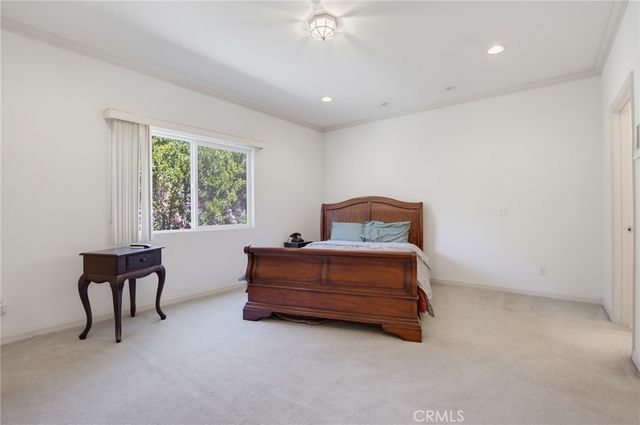 15735 Wyandotte, Lake Balboa, CA 91406