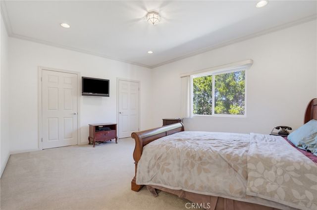 15735 Wyandotte, Lake Balboa, CA 91406