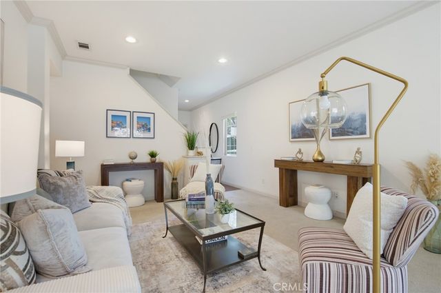 15735 Wyandotte, Lake Balboa, CA 91406