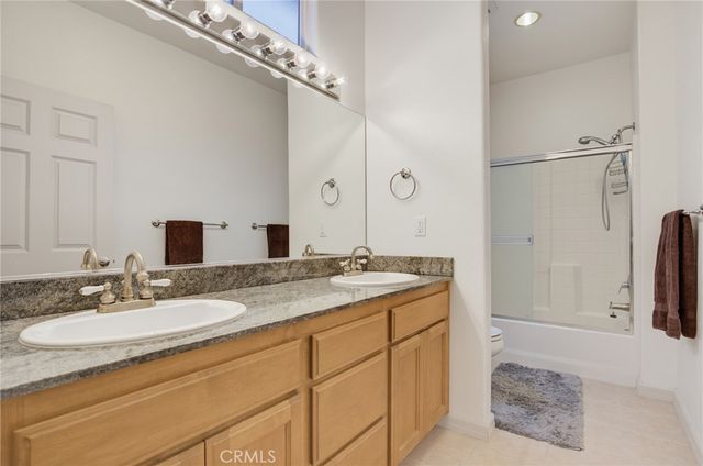 15735 Wyandotte, Lake Balboa, CA 91406