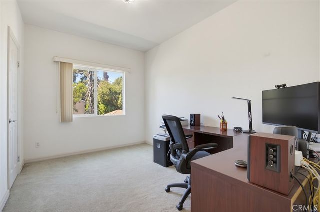 15735 Wyandotte, Lake Balboa, CA 91406