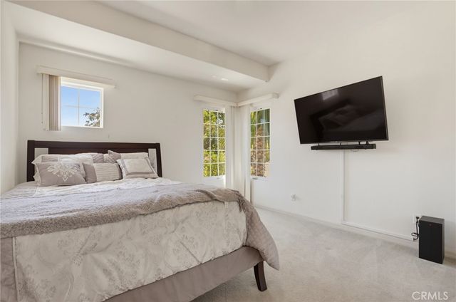 15735 Wyandotte, Lake Balboa, CA 91406