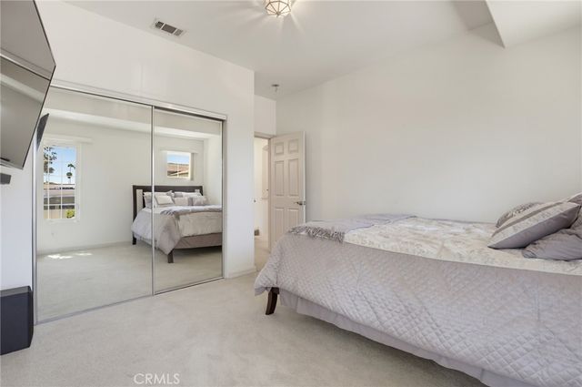 15735 Wyandotte, Lake Balboa, CA 91406