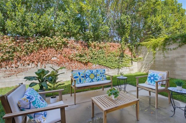 15735 Wyandotte, Lake Balboa, CA 91406