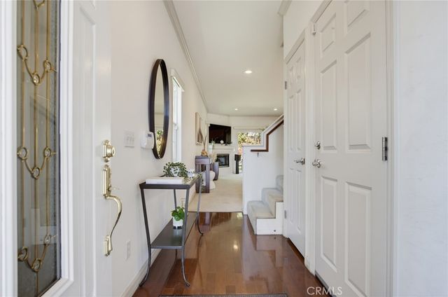 15735 Wyandotte, Lake Balboa, CA 91406