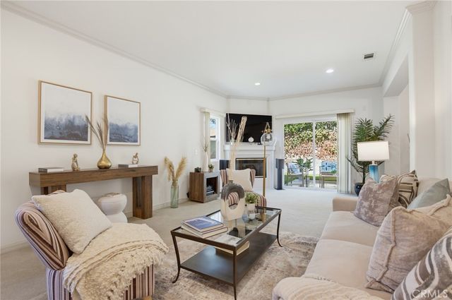15735 Wyandotte, Lake Balboa, CA 91406