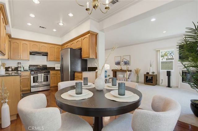 15735 Wyandotte, Lake Balboa, CA 91406