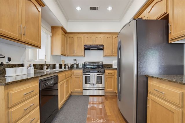 15735 Wyandotte, Lake Balboa, CA 91406