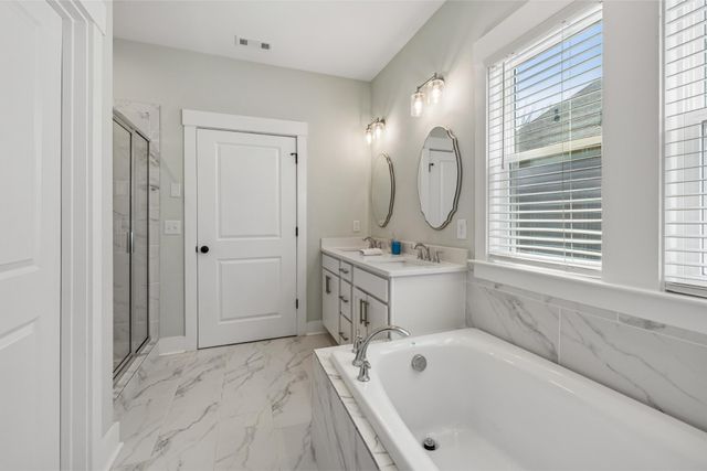 130 Newbury Dr, White House, TN 37188