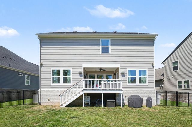 130 Newbury Dr, White House, TN 37188