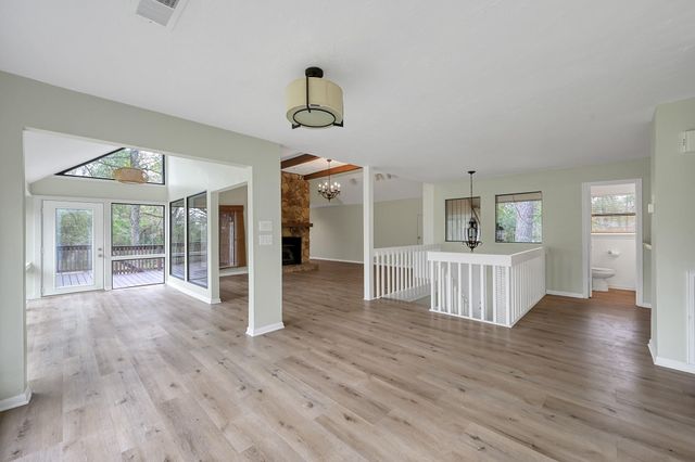 2 Alladdin Lane, The Woodlands, TX 77380