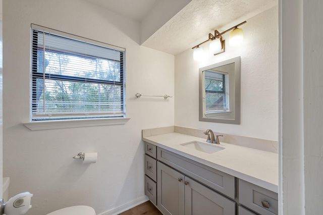 2 Alladdin Lane, The Woodlands, TX 77380