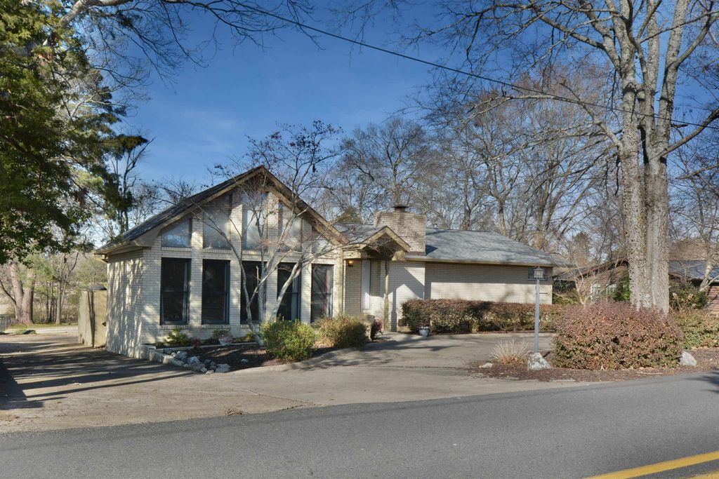 106 COUNTRY CLUB Drive, Hot Springs, AR 71901