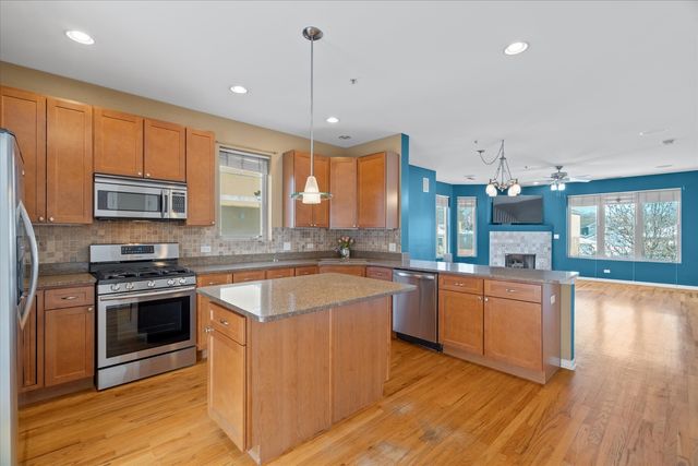 8900 31st Street 9, Brookfield, IL 60513