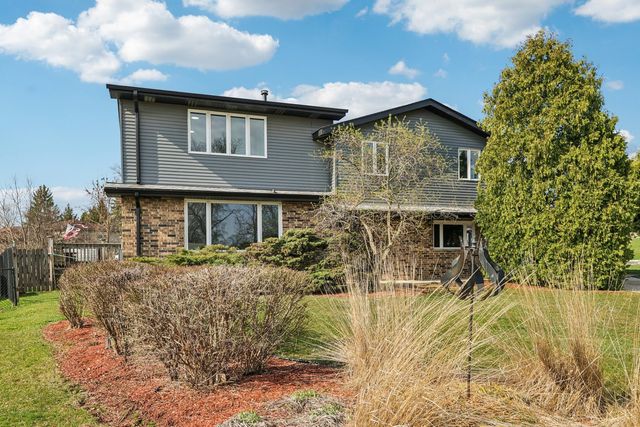 8853 W 97th Place, Palos Hills, IL 60465