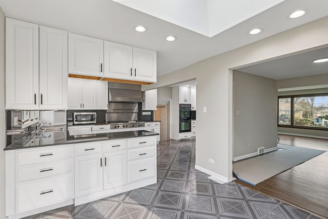 8853 W 97th Place, Palos Hills, IL 60465