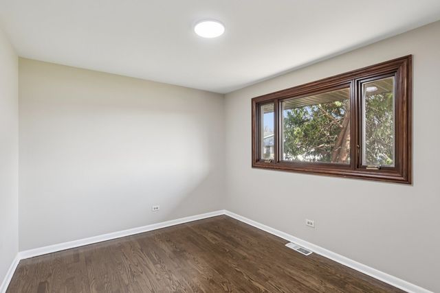 8853 W 97th Place, Palos Hills, IL 60465