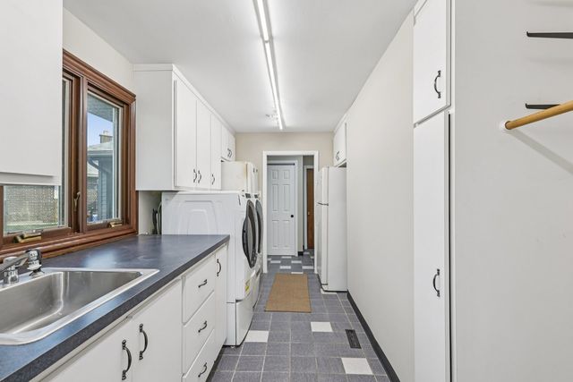 8853 W 97th Place, Palos Hills, IL 60465