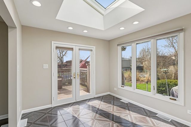 8853 W 97th Place, Palos Hills, IL 60465