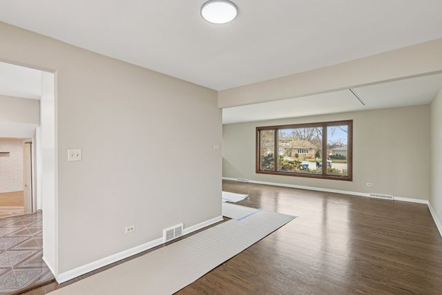 8853 W 97th Place, Palos Hills, IL 60465