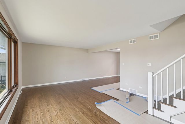 8853 W 97th Place, Palos Hills, IL 60465