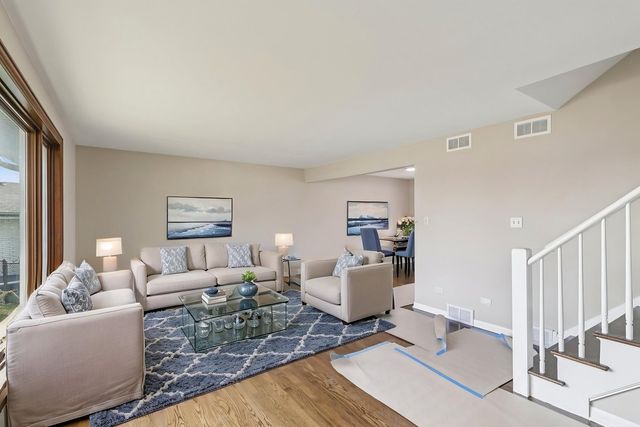 8853 W 97th Place, Palos Hills, IL 60465