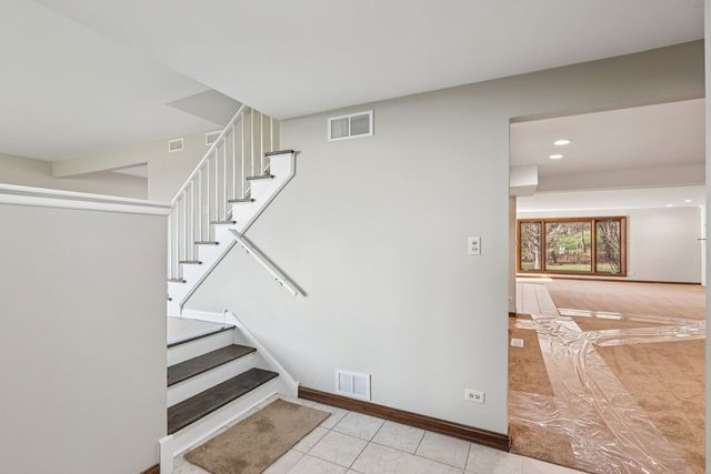 8853 W 97th Place, Palos Hills, IL 60465