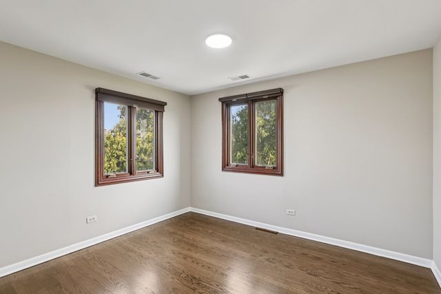 8853 W 97th Place, Palos Hills, IL 60465