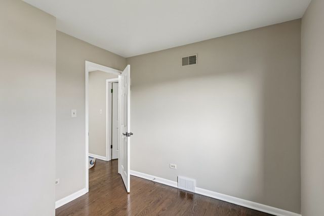 8853 W 97th Place, Palos Hills, IL 60465