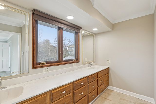 8853 W 97th Place, Palos Hills, IL 60465