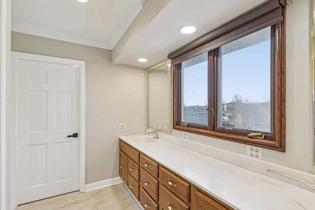 8853 W 97th Place, Palos Hills, IL 60465