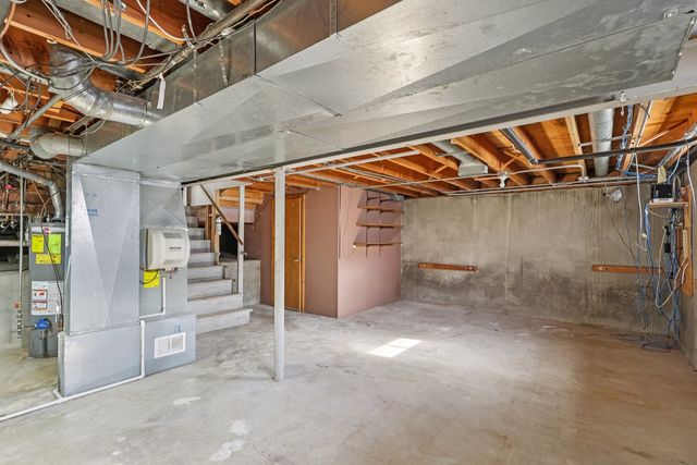 8853 W 97th Place, Palos Hills, IL 60465