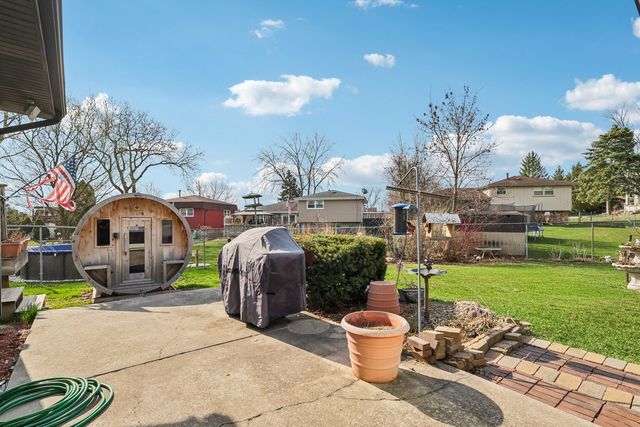 8853 W 97th Place, Palos Hills, IL 60465