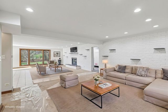 8853 W 97th Place, Palos Hills, IL 60465