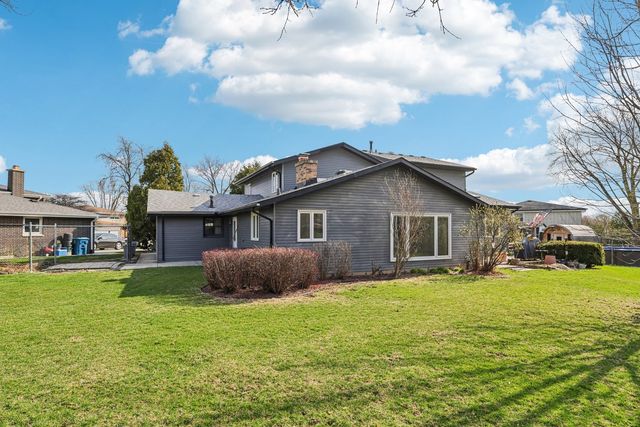 8853 W 97th Place, Palos Hills, IL 60465