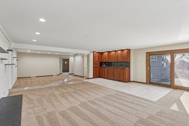 8853 W 97th Place, Palos Hills, IL 60465