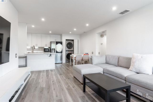 277 277 Hackamore Cmn, Fremont, CA 94539